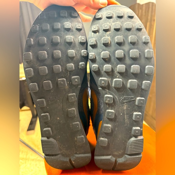 Men’s Nike US 12 sneaker boots - Picture 7 of 7